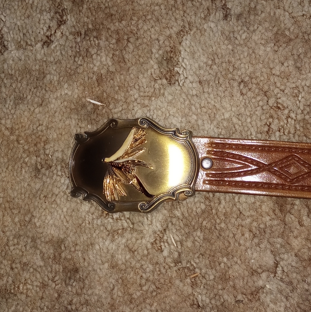 Men's belt with a fly fishing motif buckle.